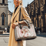 Catholight Sérénité Sacrée : Le Sac en Cuir de l'Étreinte Tendre de la Madone